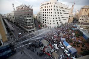Una imagen de las protestas de ayer en Beirut. La foto es de Yahoo! Noticias.