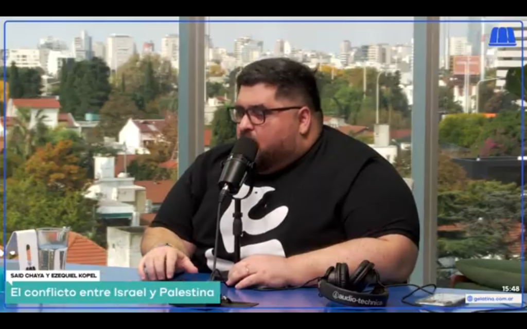 Extenso diálogo sobre Medio Oriente en «Industria Nacional»&nbsp;(Gelatina)